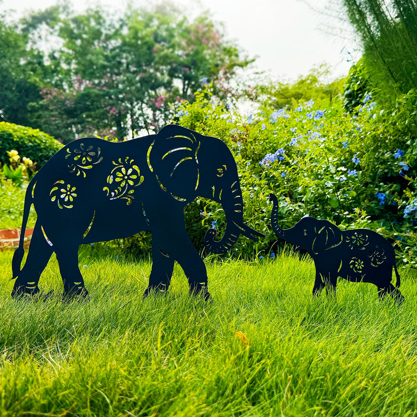 Elephant Metal Decorative Garden Stakes Elephant Gifts for Women/Men Elephant Lovers Gifts Silhouette Statues for Yard Art, Outside, Patio, Outdoor Decor, Garden Decorations, Lawn Ornaments