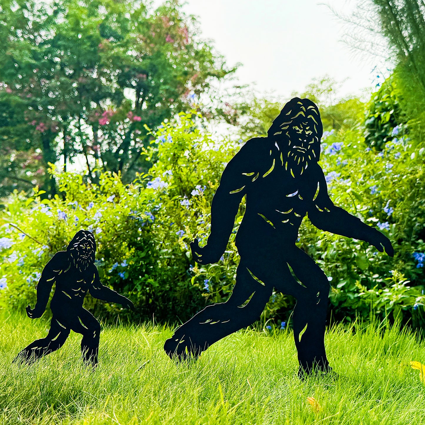 15.8 inch Bigfoot Metal Outdoor Decor Big Foot Sasquatch Gifts for Men/Women Bigfoot Silhouette Statues for Yard Art, Patio, Lawn, Forests, Garden Decor, Yard Display, Garden Decorations